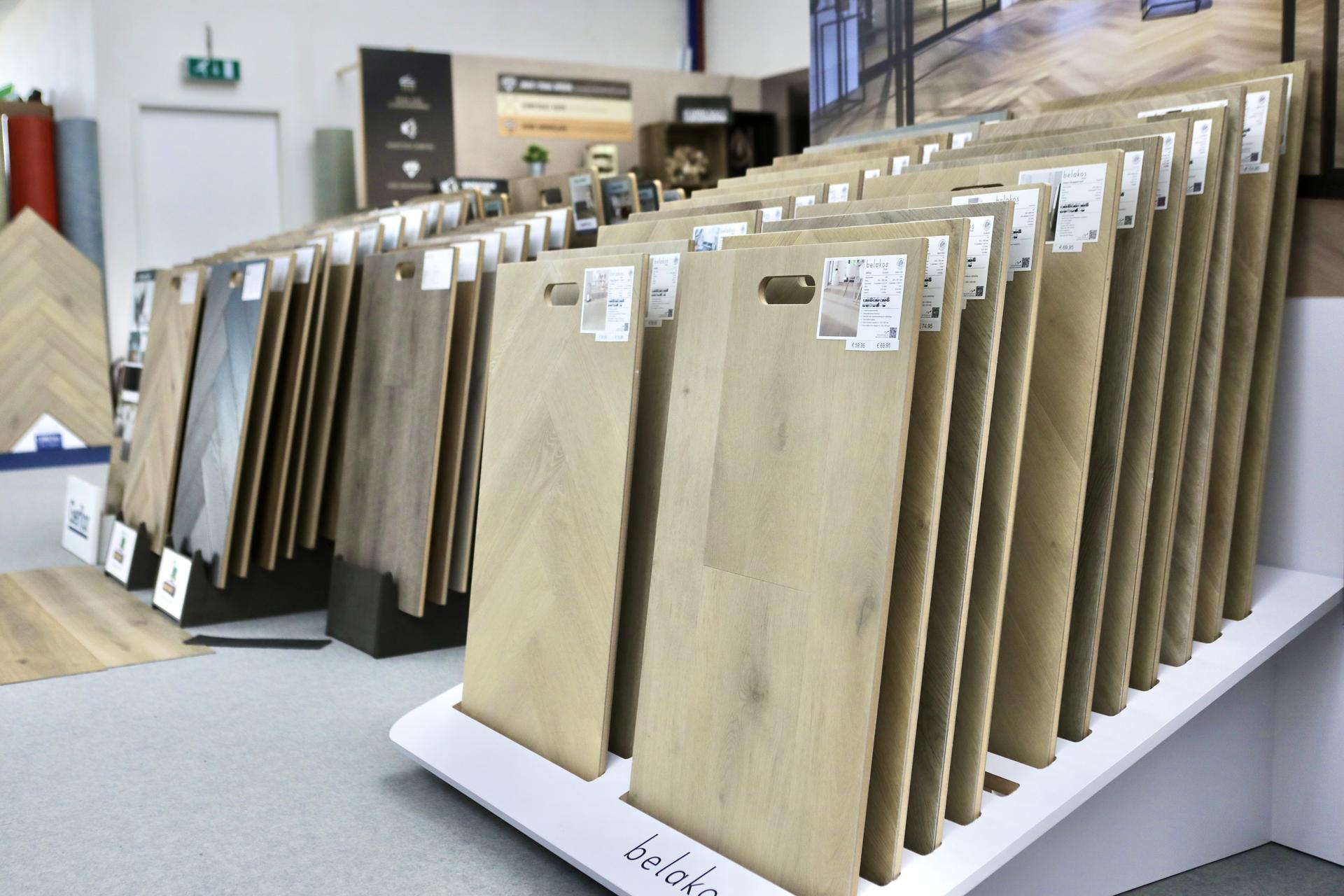 Vloerstalen in de showroom
